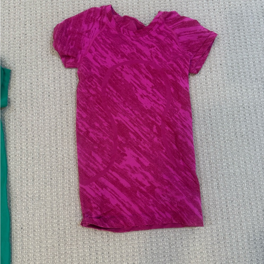 Lululemon Magenta top